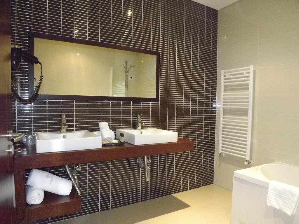 Hotel Do Vale อากิอาร์ ดาเบย์รา ภายนอก รูปภาพ